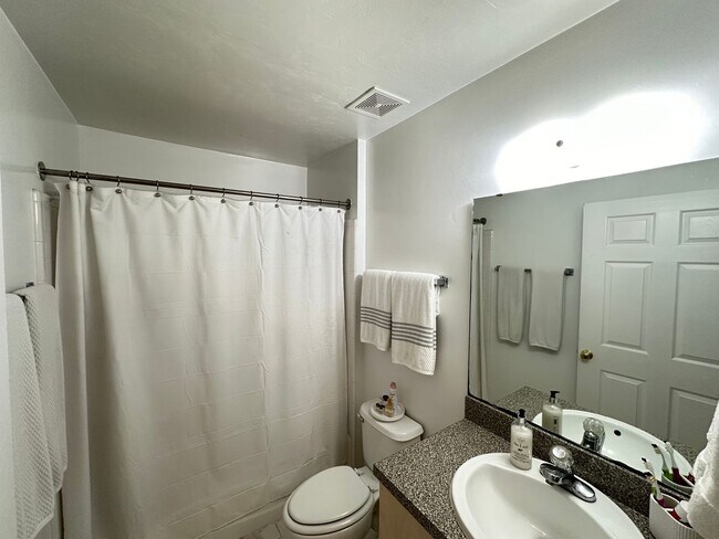 1905 Honeysuckle Dr Unit 1905-2 - 1905-2