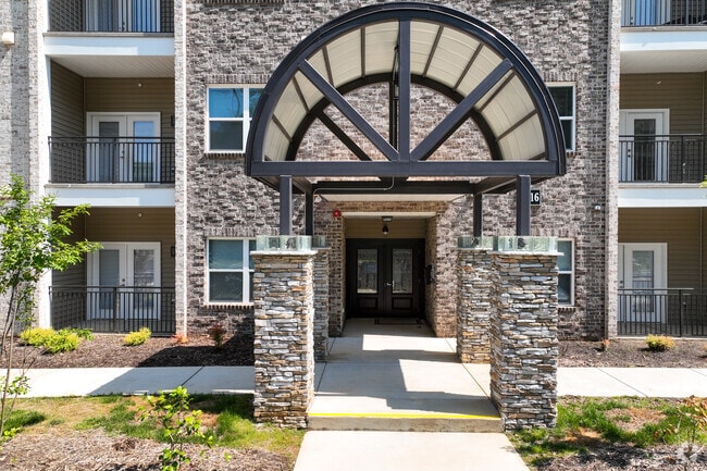 Entrada - The Lofts at Little Creek/Lofts at Hillside