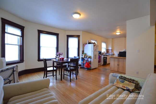 Photo - 327 Faneuil St Unit 3