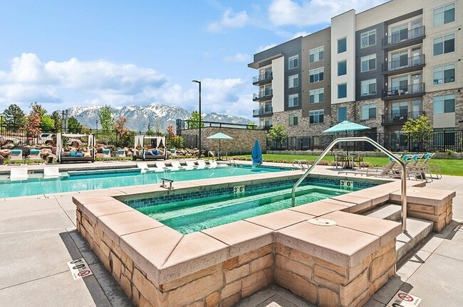 Seven Skies Apartments