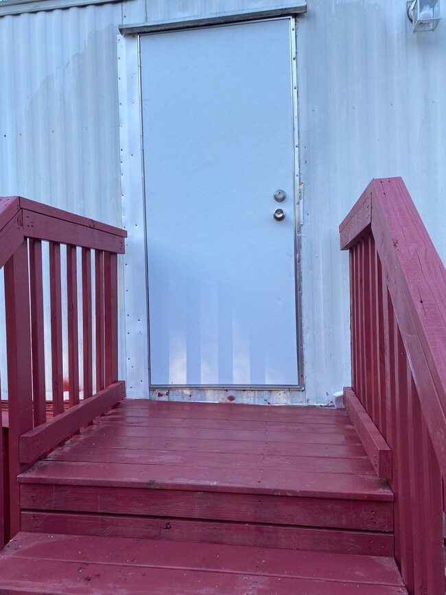 Photo - 401 Academy Ln