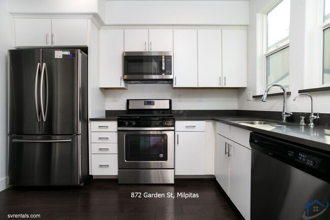 Photo - 872 Garden St