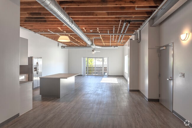 Loft, 1 BA - 1229 SF