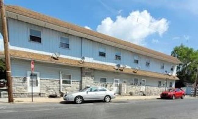 Building Photo - Lebanon 1st floor 1 bedroom-section 8 cons... Rental