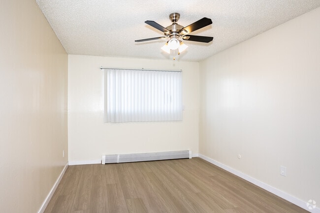 1BR, 1BA - 730SF - Bedroom - Twin Fountain Apartments