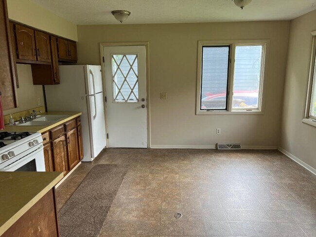 Photo - 1194 Bryce Ave