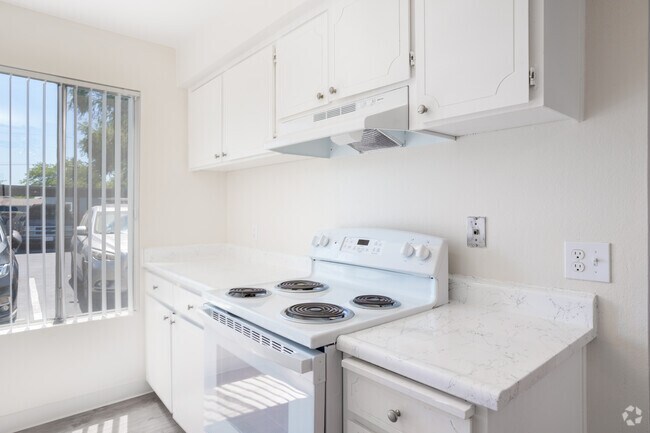 1BR, 1BA - The Oak - Kitchen