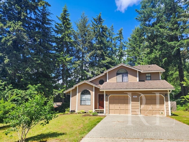 Building Photo - Ridgetop Home in Quiet Neighborhood