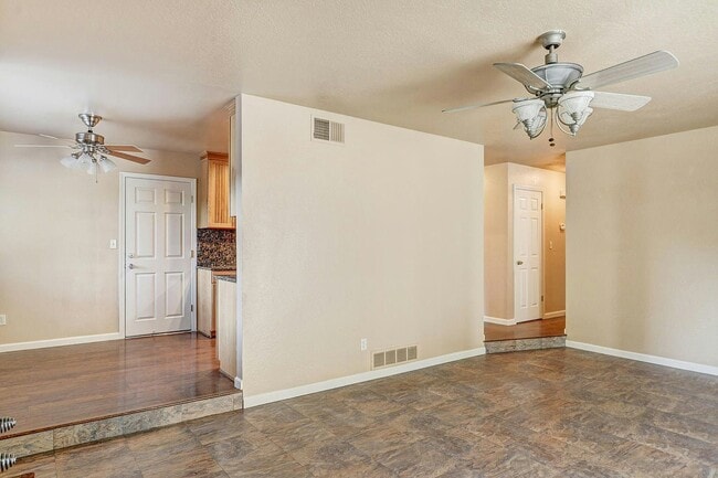 Photo - 1428 Lorry Ave