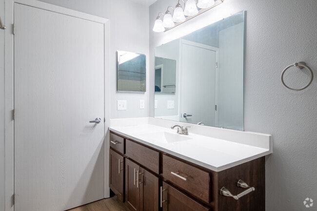 2BR, 2BA - 1092SF