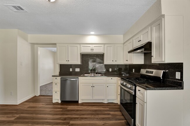 Building Photo - 2505 Dewberry Ln