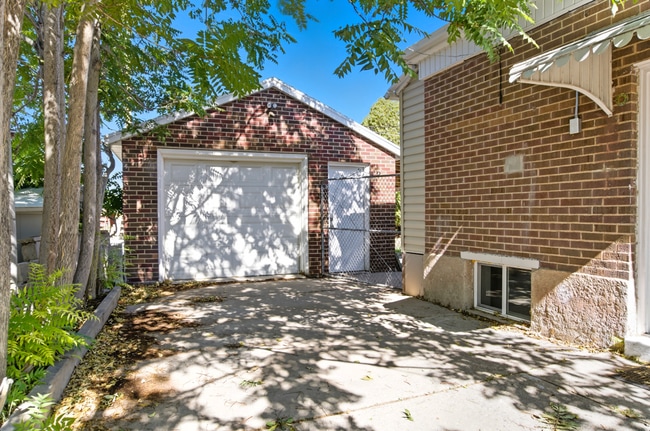 Photo - 180 Ross Dr