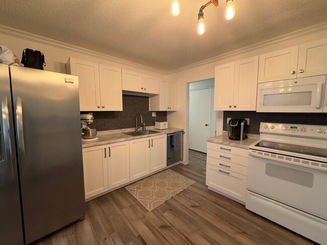 Photo - 10412 Pinedale Dr