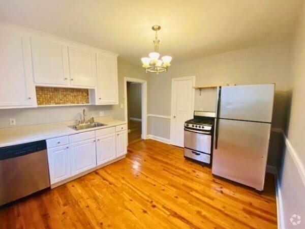 Building Photo - 80 Strathmore Rd Unit 1 Rental