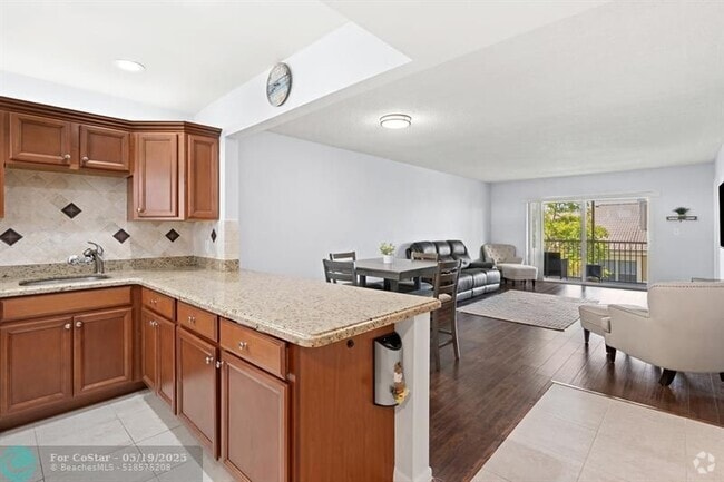 Building Photo - 2960 Riverside Dr Unit 319-2 Rental