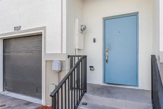 Building Photo - 1137 SW 7th Ct