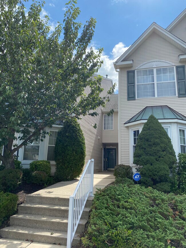 Vista frontal - 220 Cambridge Ct