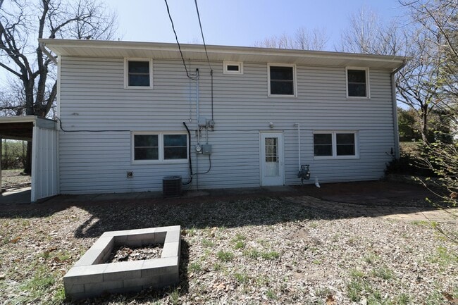 Photo - Amazing 4 bedroom 2 bathroom house located...