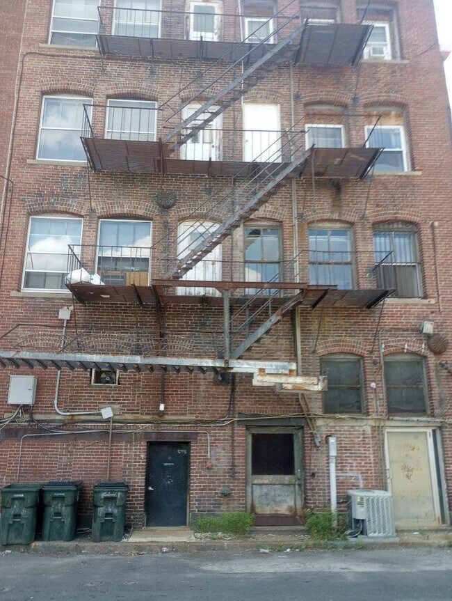 Photo - 819 Elm St Unit 12