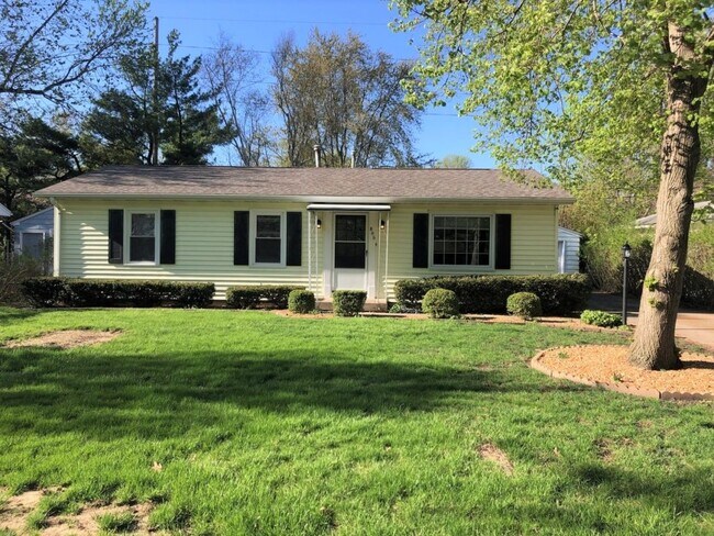 Building Photo - 806 Breen Dr