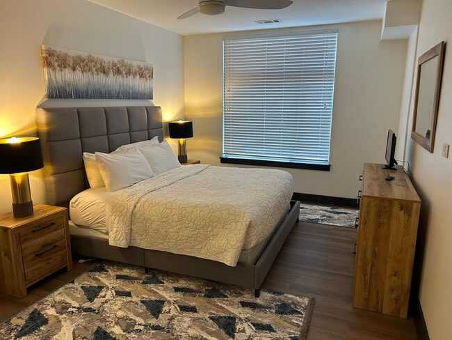 Photo - 539 W Trade St Unidad ID1344164P