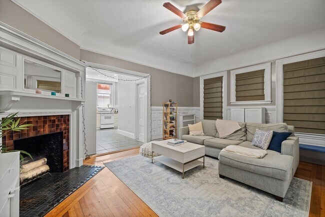 Building Photo - 259 Beacon St Unit 23 Rental
