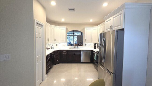 Photo - 504 W Palm Aire Dr