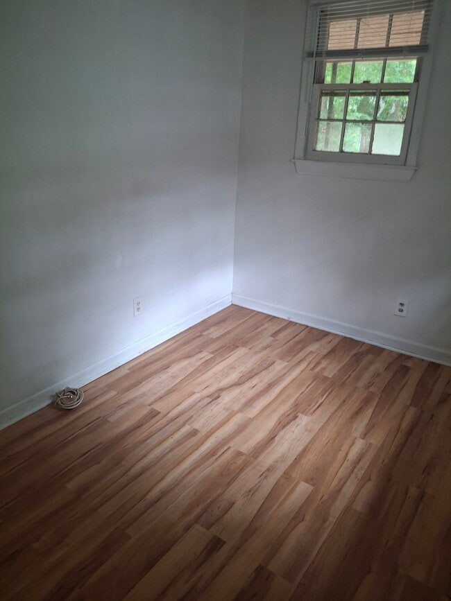 Photo - 1697 Savage Rd