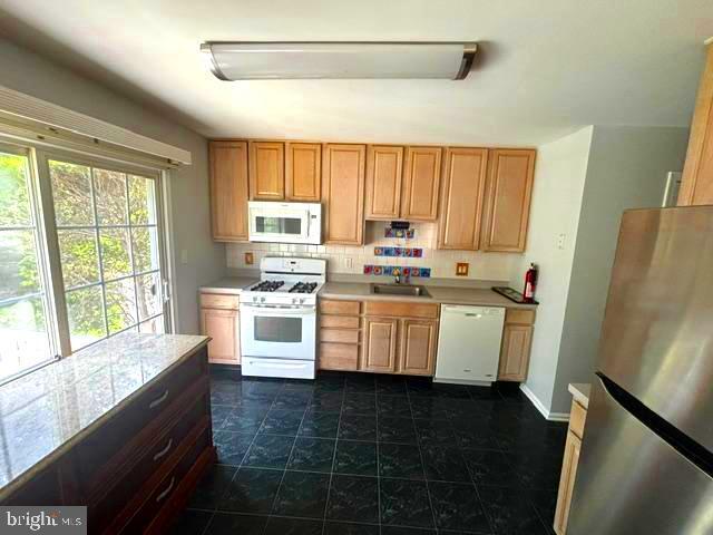 Photo - 1504 Coventry Way