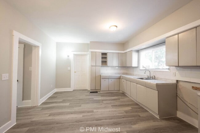 Photo - "Spacious 4-Bedroom Haven in Indianapolis ...