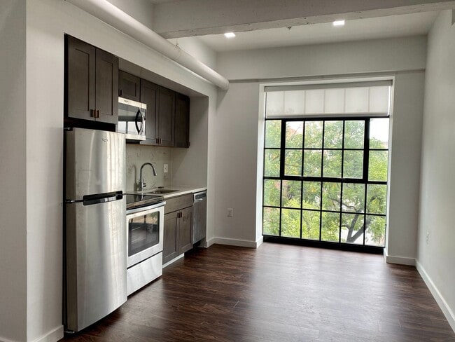 Photo - 824 N Calvert St