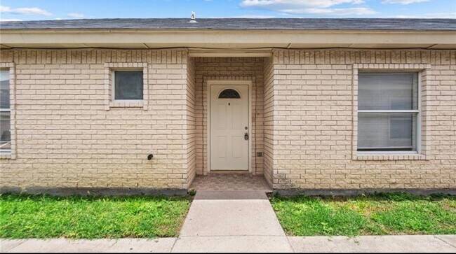 2013 Agua Fina Ave Unidad D