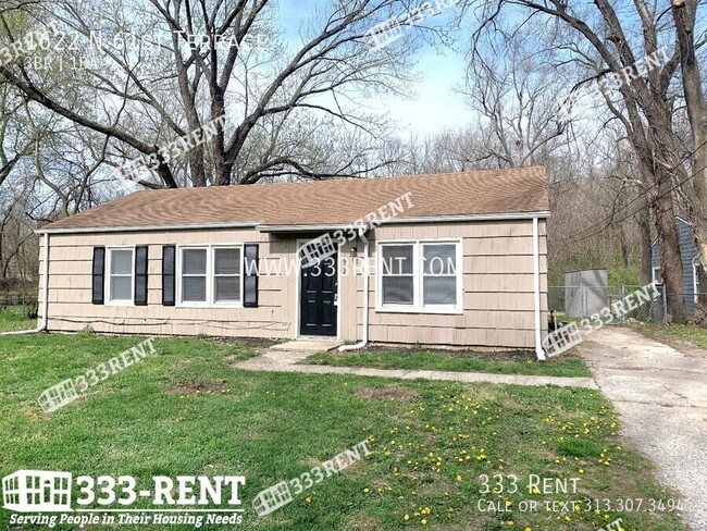 Renovated three bed one bath home with big... - Renovated three bed one bath home with big...