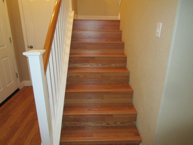 Photo - 142 Altamont Ct