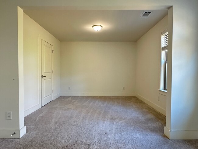 Photo - 987 Halletts Peak Pl