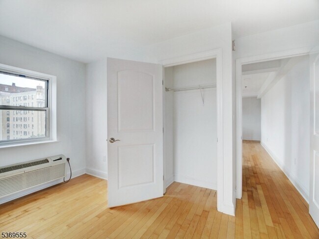 Photo - 70 S Munn Ave Unidad 711