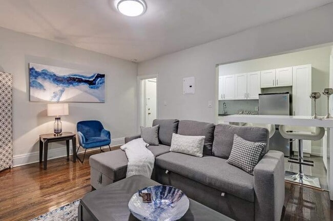 Photo - 320-342 Avenue Road