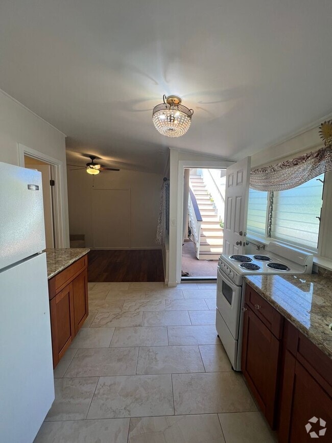 Building Photo - Newly renovated 1 bedroom, 1 bath, 1 parki... Rental