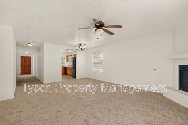 1812 Black Gold St SE