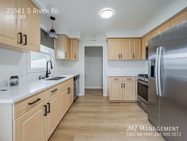 Photo - 25561 S River Rd