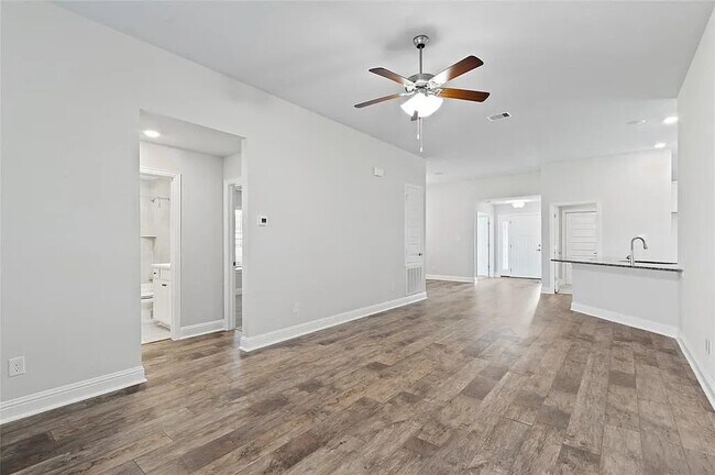 Photo - 2708 Golden Palms Ln