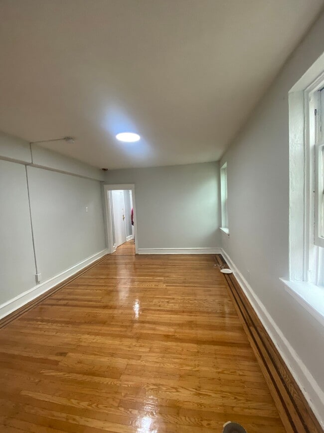 Photo - Oaklynne Apts