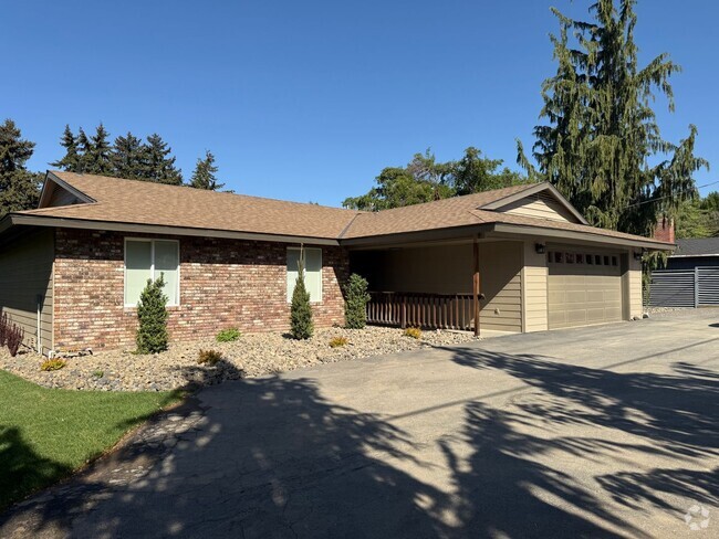 Building Photo - Fully Remodeled Rambler with Golf Course V... Rental