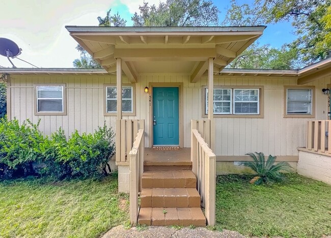 Building Photo - 541 Okaloosa St Rental