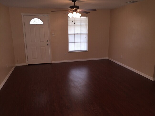 Photo - 247 Oakwood Dr
