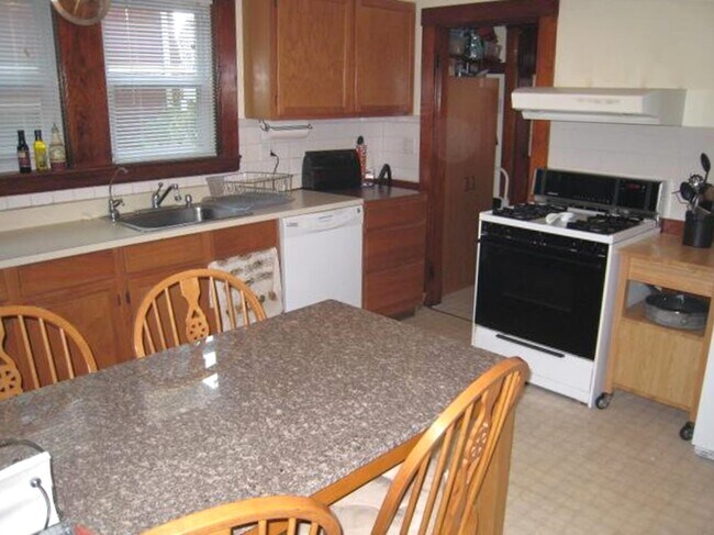 Building Photo - 39 Garrison Ave Unit 1