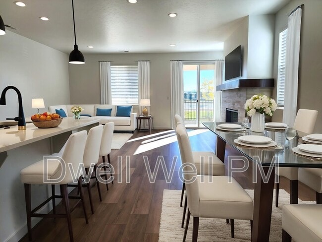 Photo - 350 N Lagrasse Ln