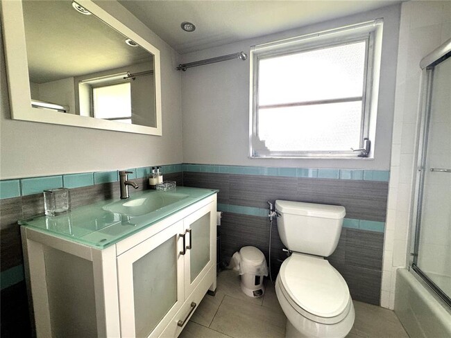 Photo - 901 W Cypress Ln Unit 201