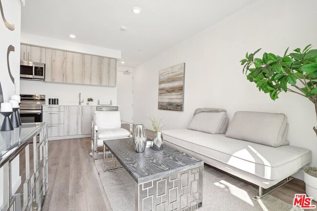 Photo - 224 N Alvarado St