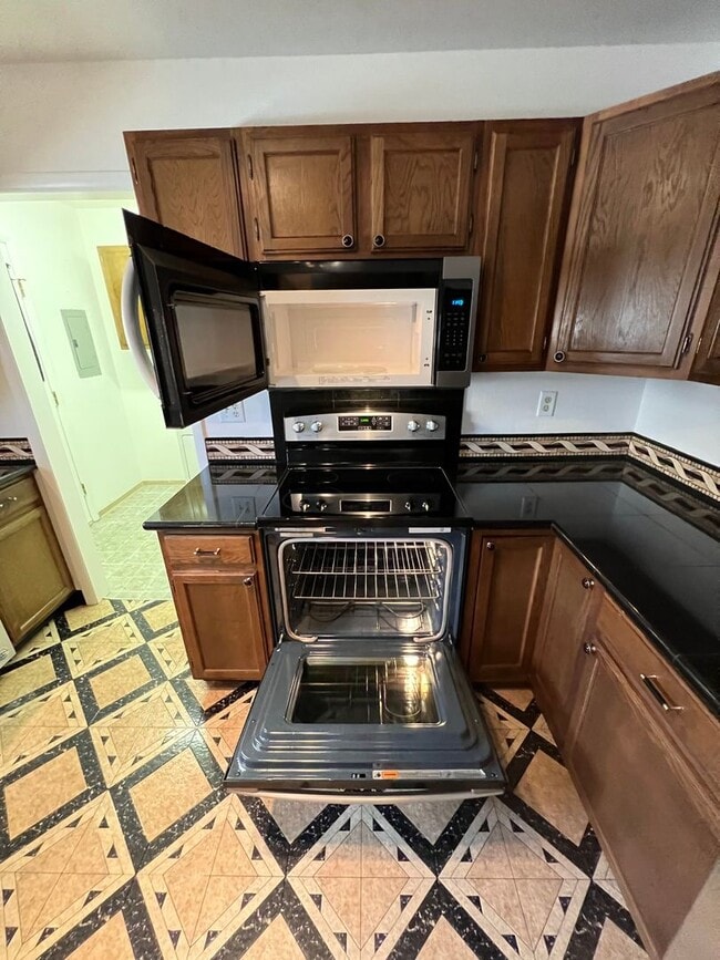 Photo - 1300 Riverview Rd